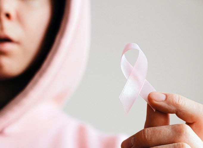 La importancia del compromiso con el cancer de mama