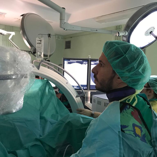 Los doctores Aguilar y Arance innovan el servicio de Urologia VOT